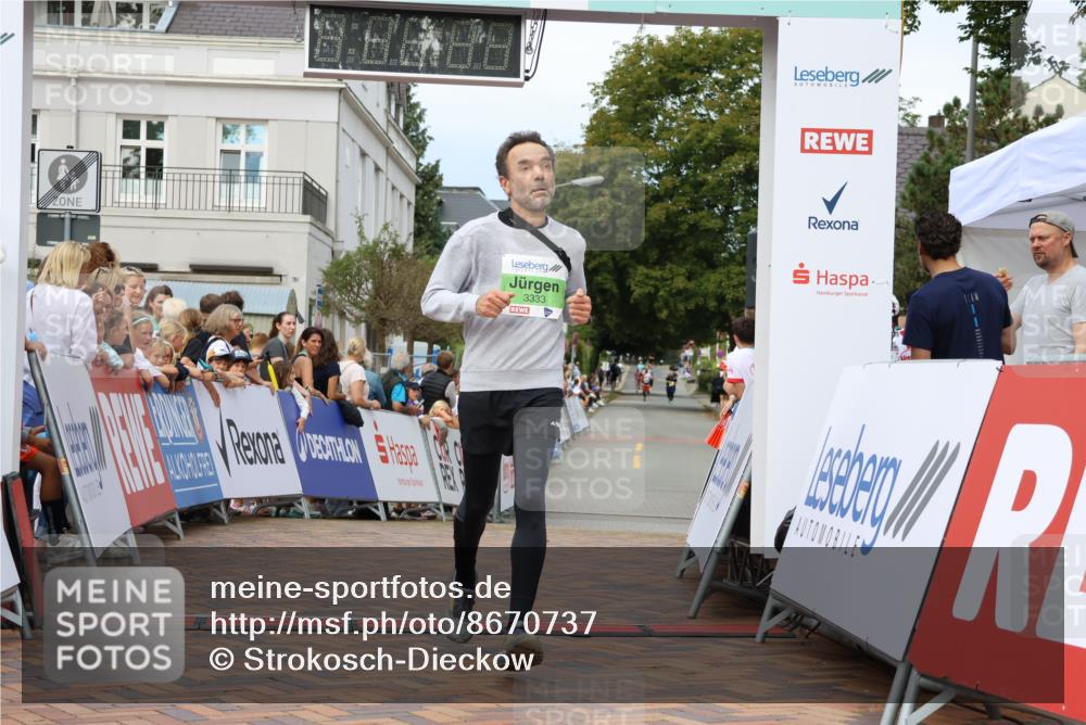 31.08.2025 - 21. Blankeneser Heldenlauf Strokosch-Dieckow http://msf.ph/oto/8670737 31.08.2025 10:53:43 Ziel 3333, 3501, 3234 meine-sportfotos.de