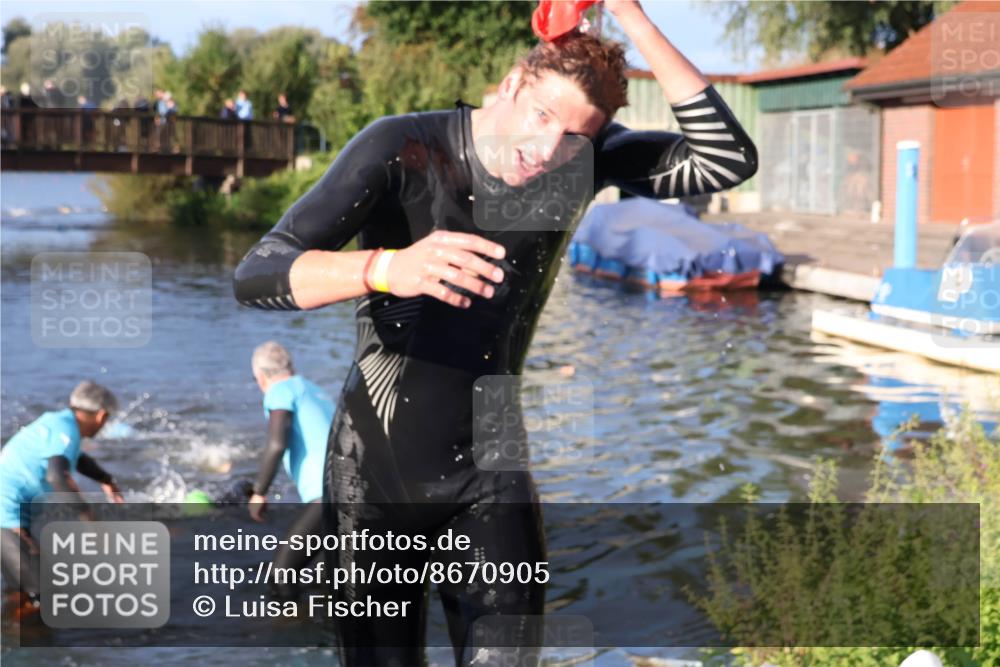 31.08.2025 - Elbe Triathlon Hamburg Luisa Fischer http://msf.ph/oto/8670905 31.08.2025 08:27:39 Schwimmen 210, 224, 243 meine-sportfotos.de