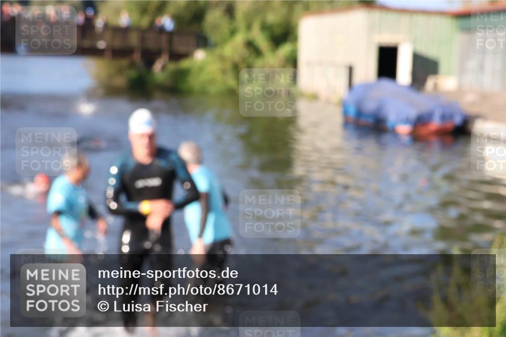 31.08.2025 - Elbe Triathlon Hamburg Luisa Fischer http://msf.ph/oto/8671014 31.08.2025 08:28:28 Schwimmen 186, 196, 206 meine-sportfotos.de