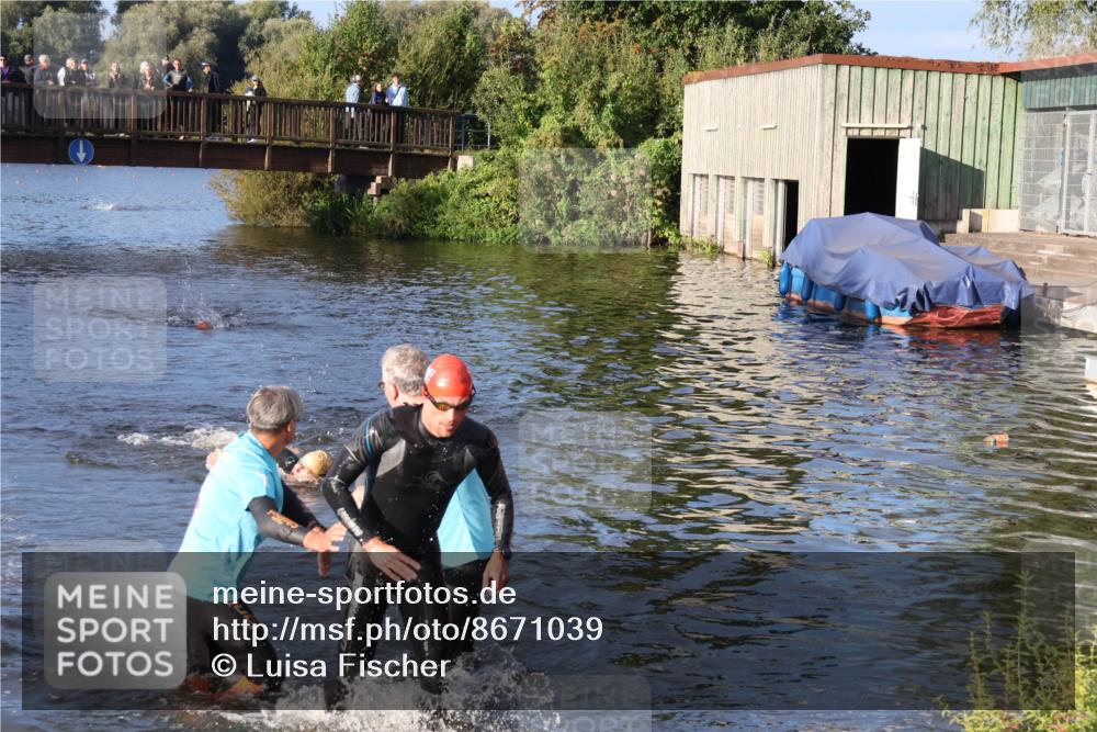 31.08.2025 - Elbe Triathlon Hamburg Luisa Fischer http://msf.ph/oto/8671039 31.08.2025 08:28:35 Schwimmen 186, 205 meine-sportfotos.de