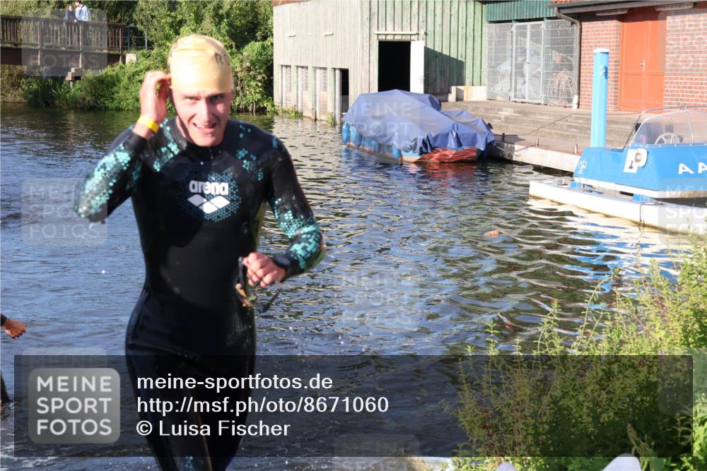 31.08.2025 - Elbe Triathlon Hamburg Luisa Fischer http://msf.ph/oto/8671060 31.08.2025 08:28:44 Schwimmen 205 meine-sportfotos.de
