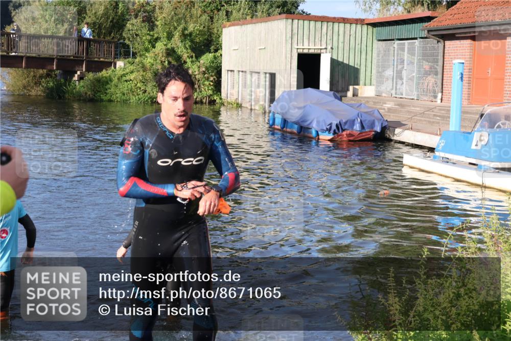 31.08.2025 - Elbe Triathlon Hamburg Luisa Fischer http://msf.ph/oto/8671065 31.08.2025 08:28:57 Schwimmen 167 meine-sportfotos.de