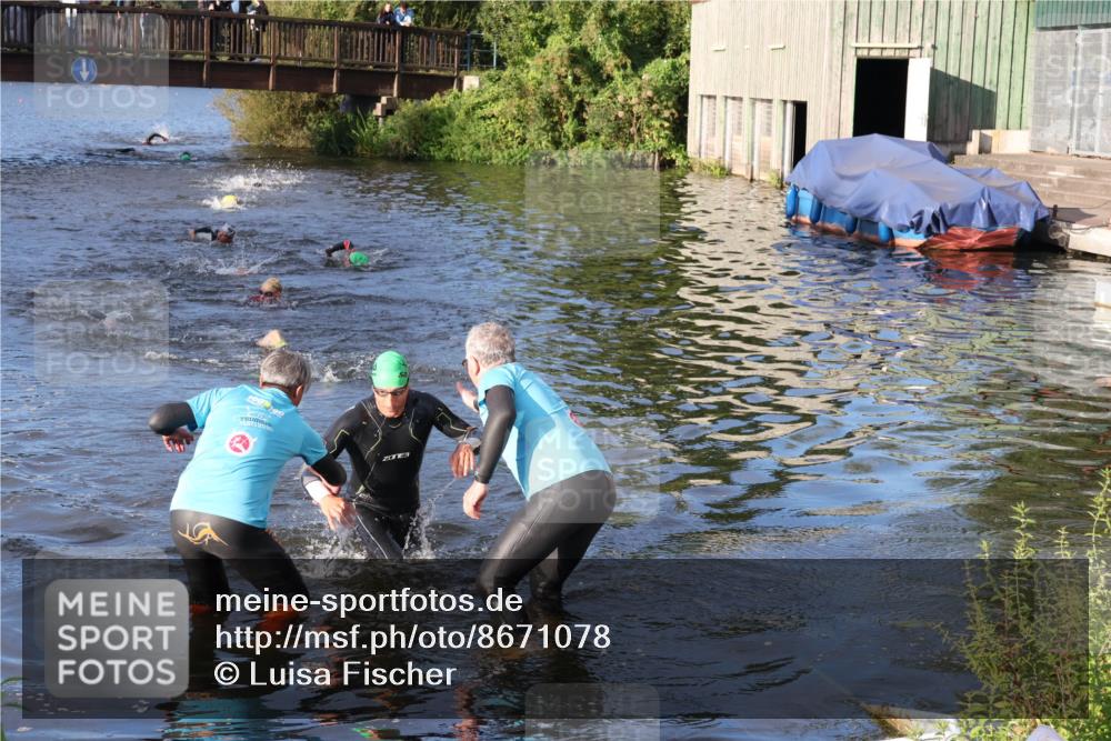 31.08.2025 - Elbe Triathlon Hamburg Luisa Fischer http://msf.ph/oto/8671078 31.08.2025 08:29:42 Schwimmen 190, 229 meine-sportfotos.de