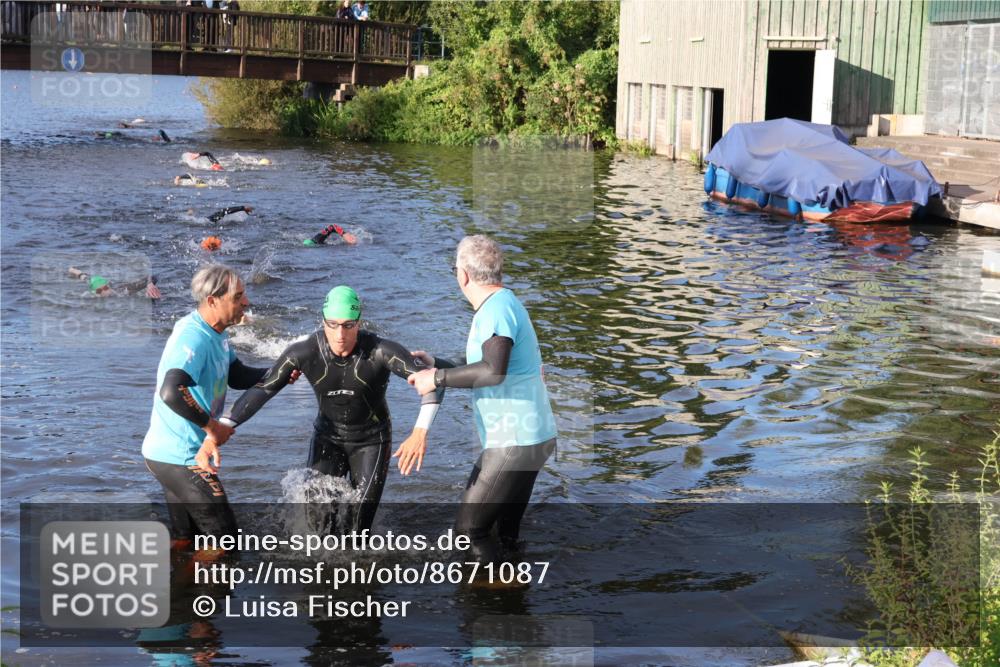 31.08.2025 - Elbe Triathlon Hamburg Luisa Fischer http://msf.ph/oto/8671087 31.08.2025 08:29:43 Schwimmen 190, 229 meine-sportfotos.de