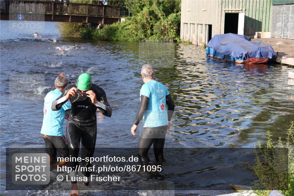 31.08.2025 - Elbe Triathlon Hamburg Luisa Fischer http://msf.ph/oto/8671095 31.08.2025 08:29:44 Schwimmen 190, 229 meine-sportfotos.de