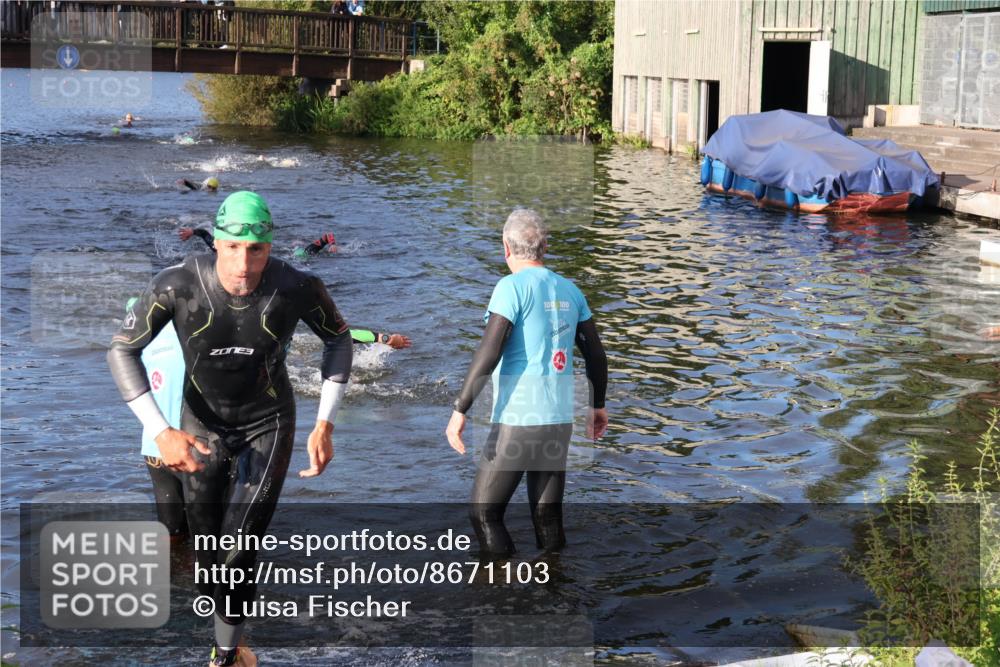 31.08.2025 - Elbe Triathlon Hamburg Luisa Fischer http://msf.ph/oto/8671103 31.08.2025 08:29:45 Schwimmen 190, 229, 238 meine-sportfotos.de