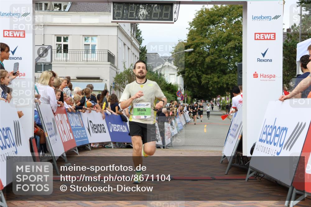 31.08.2025 - 21. Blankeneser Heldenlauf Strokosch-Dieckow http://msf.ph/oto/8671104 31.08.2025 10:53:25 Ziel 3356, 3371, 3272 meine-sportfotos.de