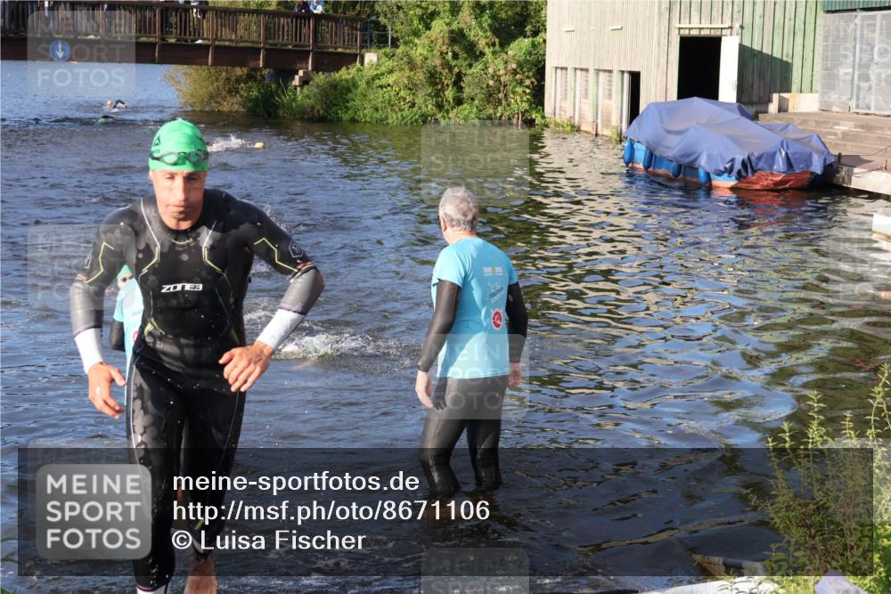 31.08.2025 - Elbe Triathlon Hamburg Luisa Fischer http://msf.ph/oto/8671106 31.08.2025 08:29:45 Schwimmen 190, 229, 238 meine-sportfotos.de