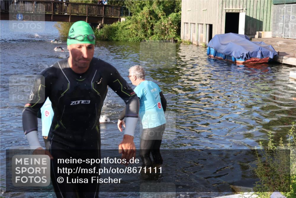 31.08.2025 - Elbe Triathlon Hamburg Luisa Fischer http://msf.ph/oto/8671111 31.08.2025 08:29:46 Schwimmen 190, 229, 238 meine-sportfotos.de