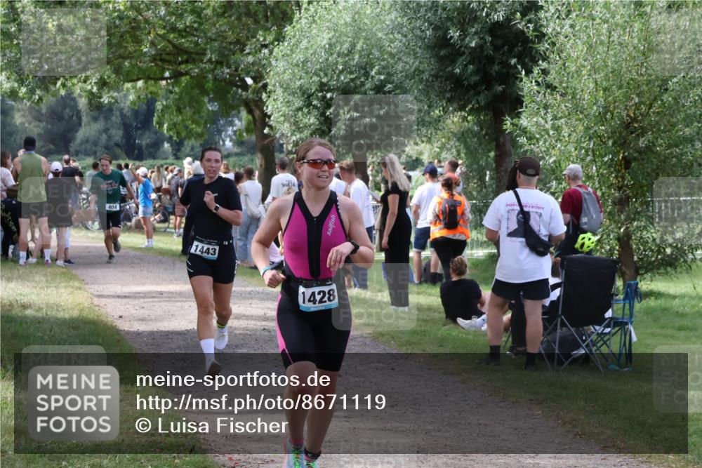 31.08.2025 - Elbe Triathlon Hamburg Luisa Fischer http://msf.ph/oto/8671119 31.08.2025 11:55:13 Laufen 404, 1443, 1428 meine-sportfotos.de