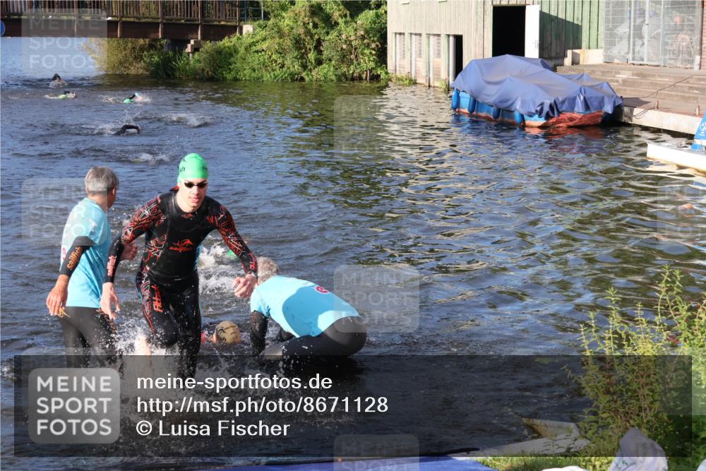 31.08.2025 - Elbe Triathlon Hamburg Luisa Fischer http://msf.ph/oto/8671128 31.08.2025 08:29:55 Schwimmen 171, 200, 209, 229, 232, 238 meine-sportfotos.de