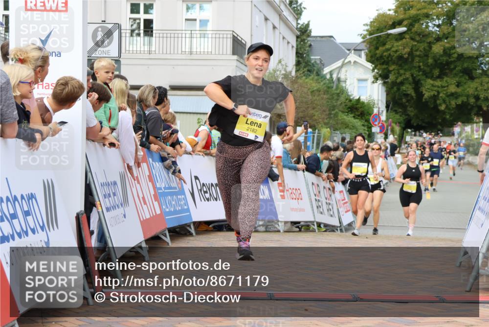 31.08.2025 - 21. Blankeneser Heldenlauf Strokosch-Dieckow http://msf.ph/oto/8671179 31.08.2025 10:32:22 Ziel 2131, 2182, 2627, 2721 meine-sportfotos.de