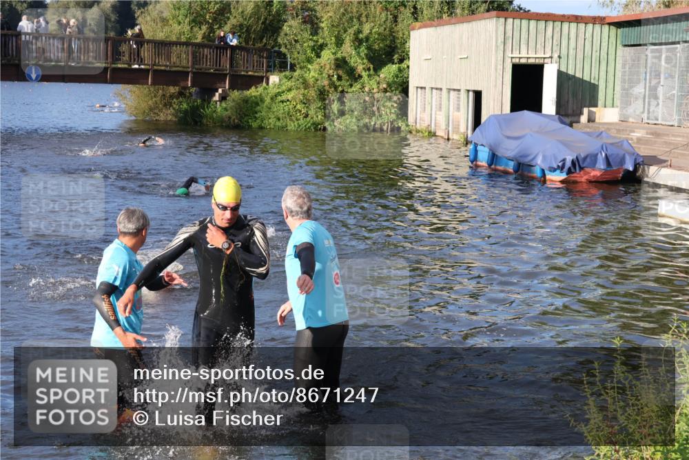 31.08.2025 - Elbe Triathlon Hamburg Luisa Fischer http://msf.ph/oto/8671247 31.08.2025 08:30:10 Schwimmen 172, 187, 242 meine-sportfotos.de