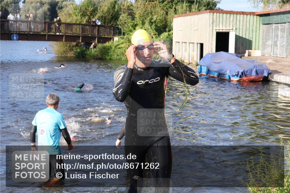 31.08.2025 - Elbe Triathlon Hamburg Luisa Fischer http://msf.ph/oto/8671262 31.08.2025 08:30:12 Schwimmen 172, 187, 242 meine-sportfotos.de
