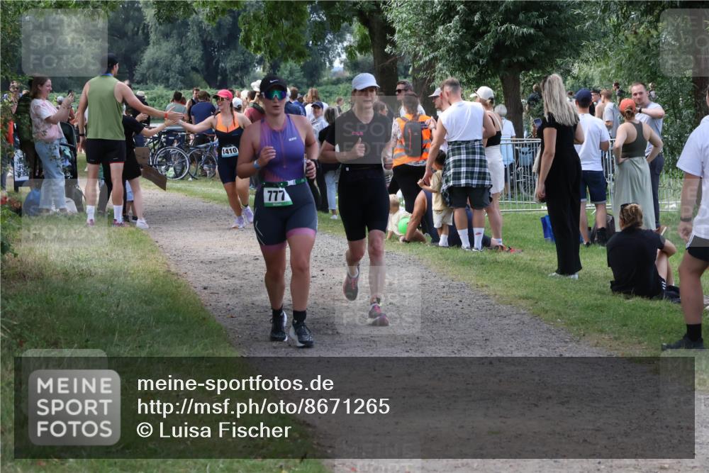 31.08.2025 - Elbe Triathlon Hamburg Luisa Fischer http://msf.ph/oto/8671265 31.08.2025 11:56:14 Laufen 1410, 777 meine-sportfotos.de