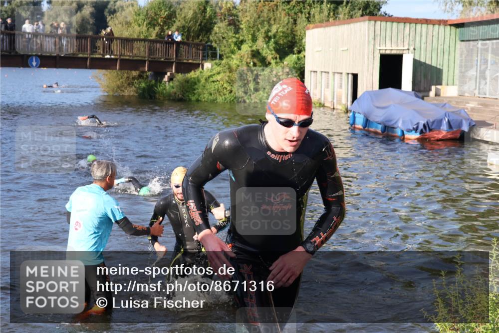 31.08.2025 - Elbe Triathlon Hamburg Luisa Fischer http://msf.ph/oto/8671316 31.08.2025 08:30:18 Schwimmen 187, 242 meine-sportfotos.de