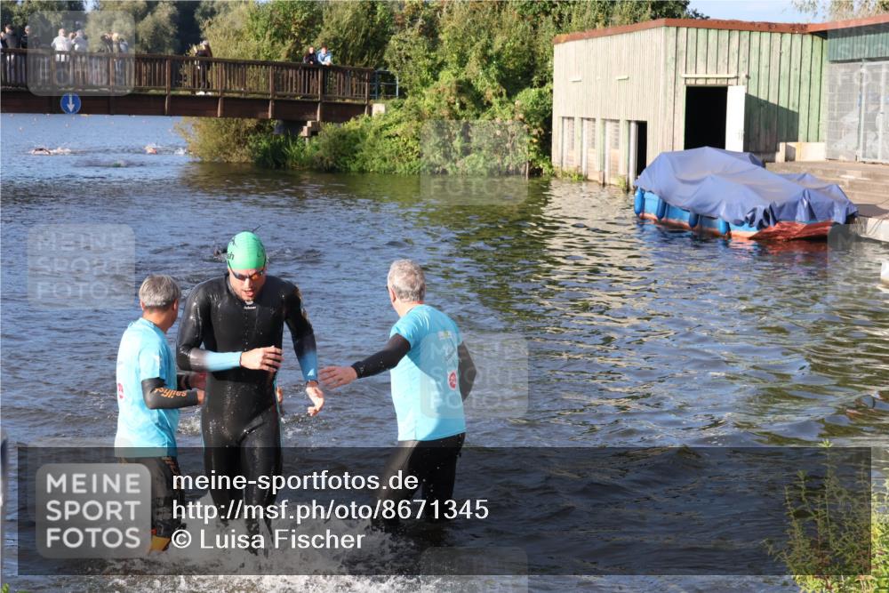 31.08.2025 - Elbe Triathlon Hamburg Luisa Fischer http://msf.ph/oto/8671345 31.08.2025 08:30:28 Schwimmen 220, 223 meine-sportfotos.de