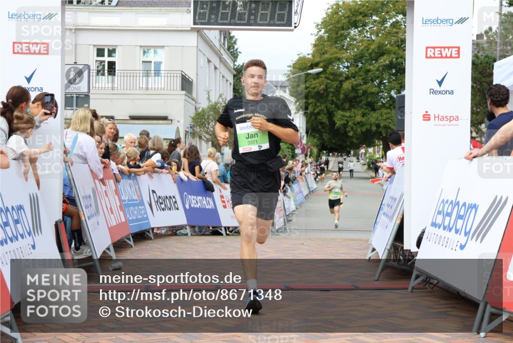 31.08.2025 - 21. Blankeneser Heldenlauf Strokosch-Dieckow http://msf.ph/oto/8671348 31.08.2025 10:53:20 Ziel 3371, 3636, 3272 meine-sportfotos.de