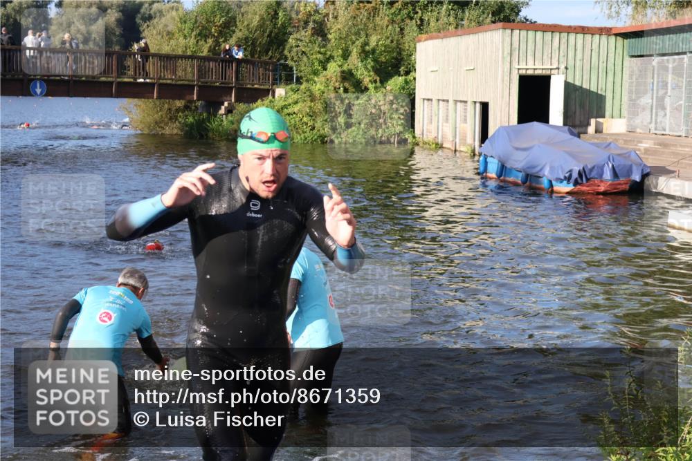 31.08.2025 - Elbe Triathlon Hamburg Luisa Fischer http://msf.ph/oto/8671359 31.08.2025 08:30:29 Schwimmen 220, 223 meine-sportfotos.de
