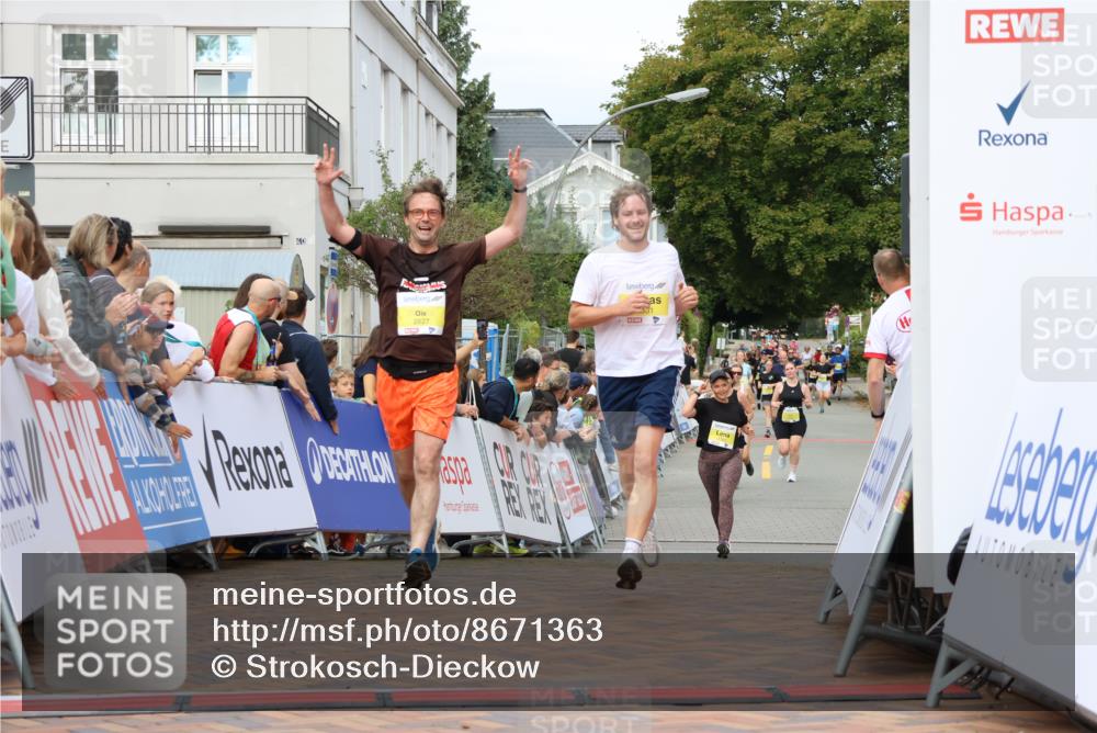 31.08.2025 - 21. Blankeneser Heldenlauf Strokosch-Dieckow http://msf.ph/oto/8671363 31.08.2025 10:32:17 Ziel 2418, 2131, 2182, 2627 meine-sportfotos.de