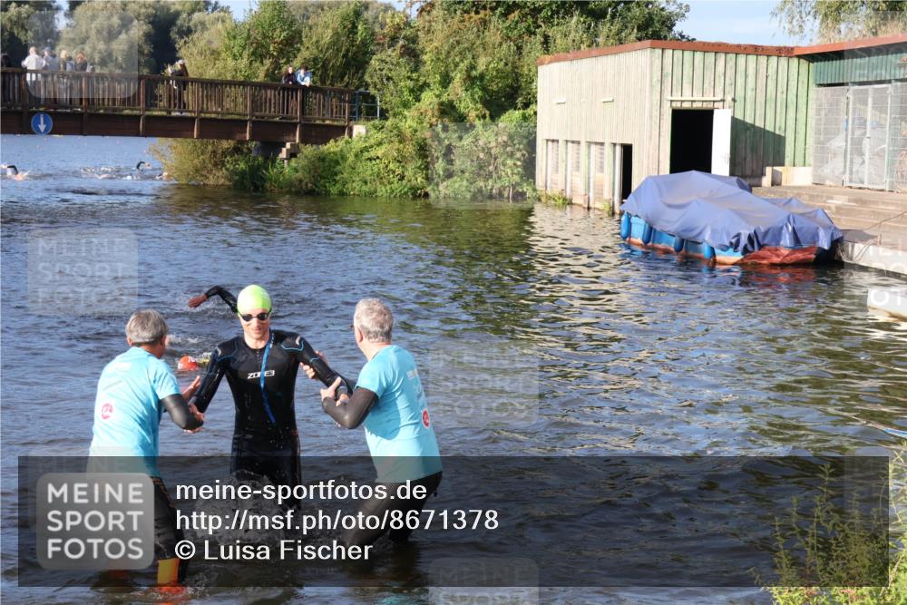 31.08.2025 - Elbe Triathlon Hamburg Luisa Fischer http://msf.ph/oto/8671378 31.08.2025 08:30:32 Schwimmen 191, 220, 223 meine-sportfotos.de