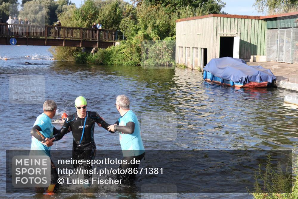 31.08.2025 - Elbe Triathlon Hamburg Luisa Fischer http://msf.ph/oto/8671381 31.08.2025 08:30:32 Schwimmen 191, 220, 223 meine-sportfotos.de