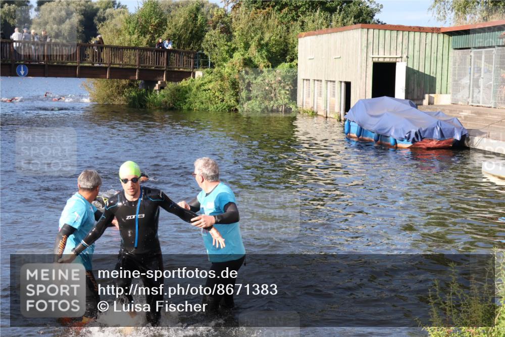 31.08.2025 - Elbe Triathlon Hamburg Luisa Fischer http://msf.ph/oto/8671383 31.08.2025 08:30:32 Schwimmen 191, 220, 223 meine-sportfotos.de