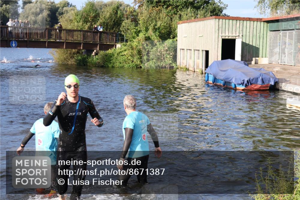 31.08.2025 - Elbe Triathlon Hamburg Luisa Fischer http://msf.ph/oto/8671387 31.08.2025 08:30:33 Schwimmen 191, 220, 223 meine-sportfotos.de