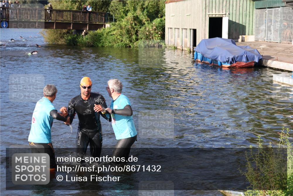 31.08.2025 - Elbe Triathlon Hamburg Luisa Fischer http://msf.ph/oto/8671432 31.08.2025 08:30:44 Schwimmen 191, 230 meine-sportfotos.de