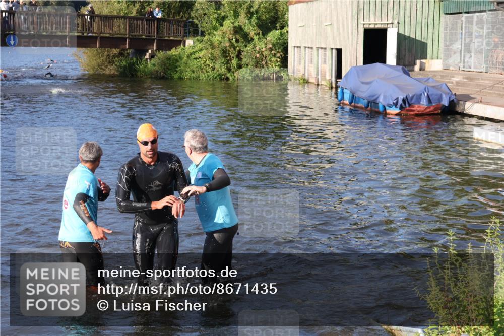 31.08.2025 - Elbe Triathlon Hamburg Luisa Fischer http://msf.ph/oto/8671435 31.08.2025 08:30:45 Schwimmen 191, 230 meine-sportfotos.de