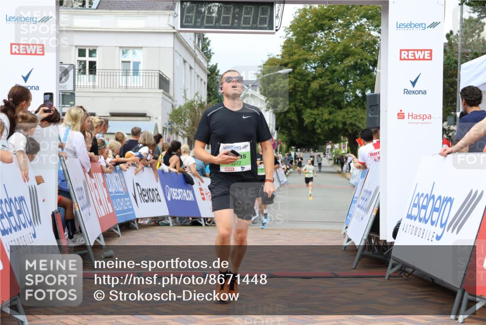 31.08.2025 - 21. Blankeneser Heldenlauf Strokosch-Dieckow http://msf.ph/oto/8671448 31.08.2025 10:53:18 Ziel 3371, 3636, 3272 meine-sportfotos.de