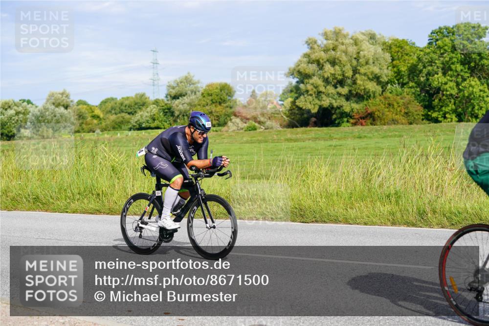 31.08.2025 - Elbe Triathlon Hamburg Michael Burmester http://msf.ph/oto/8671500 31.08.2025 10:03:06 Radfahren 495, 515, 588, 696, 777, 828, 834 meine-sportfotos.de