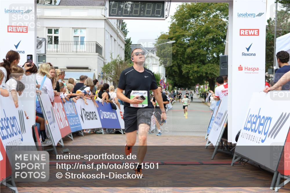 31.08.2025 - 21. Blankeneser Heldenlauf Strokosch-Dieckow http://msf.ph/oto/8671501 31.08.2025 10:53:17 Ziel 3371, 3636, 3272 meine-sportfotos.de