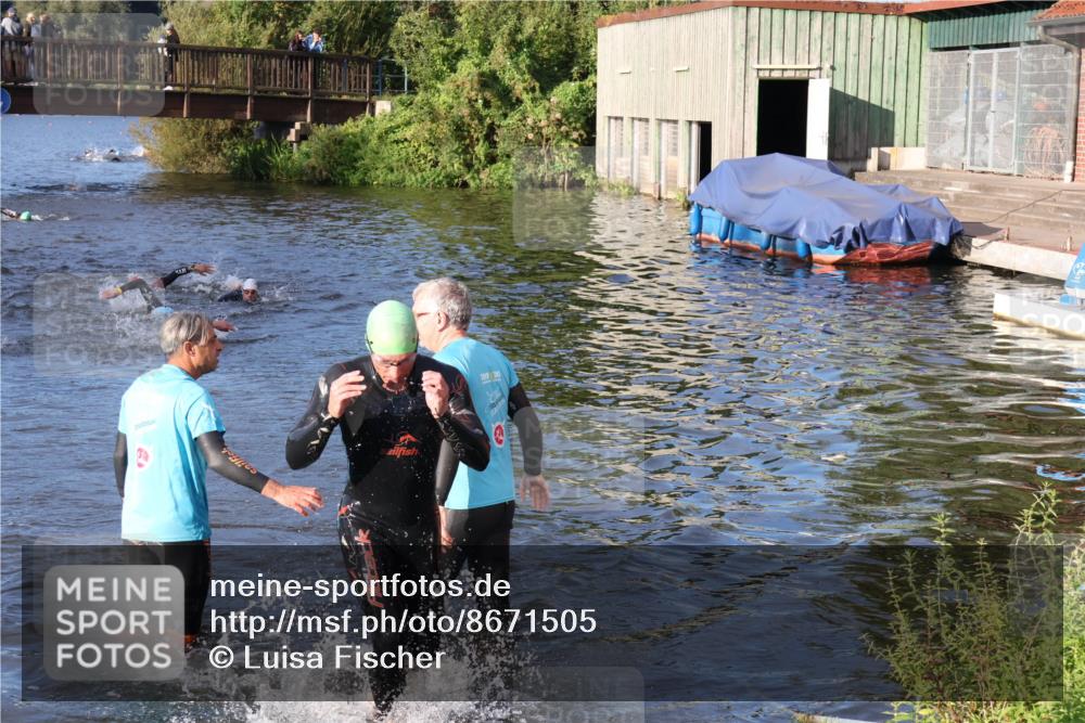 31.08.2025 - Elbe Triathlon Hamburg Luisa Fischer http://msf.ph/oto/8671505 31.08.2025 08:31:21 Schwimmen 219 meine-sportfotos.de