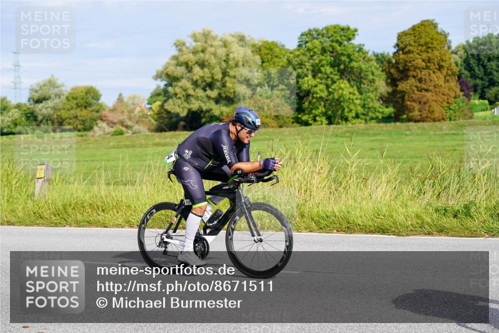 31.08.2025 - Elbe Triathlon Hamburg Michael Burmester http://msf.ph/oto/8671511 31.08.2025 10:03:06 Radfahren 495, 515, 588, 696, 777, 828, 834 meine-sportfotos.de