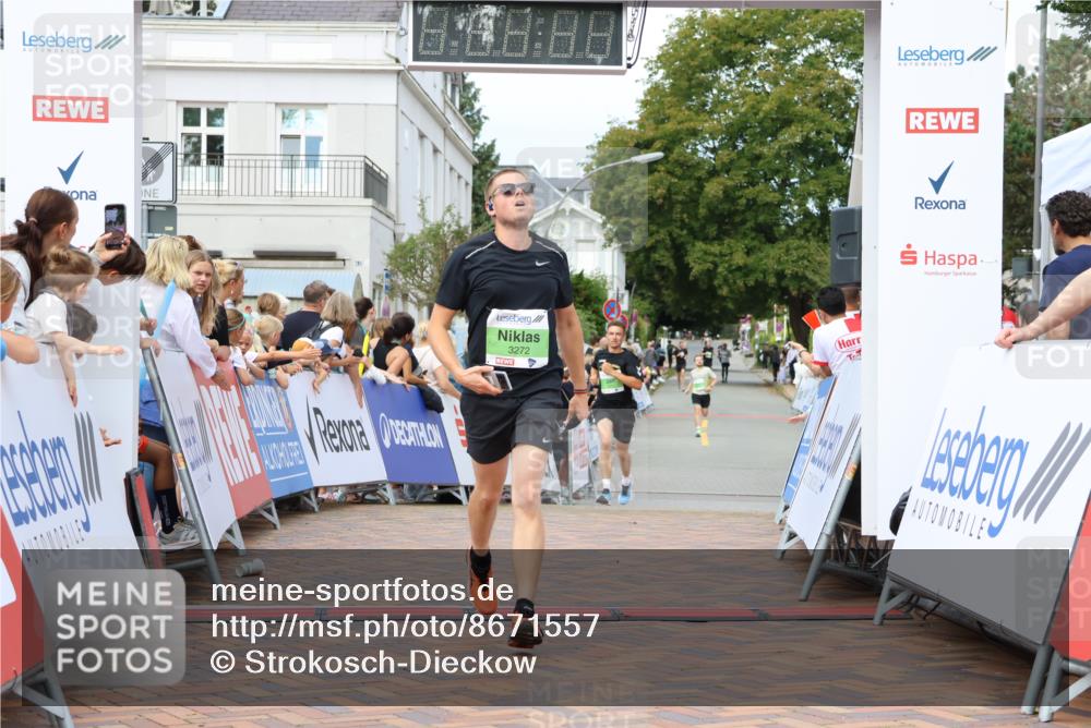 31.08.2025 - 21. Blankeneser Heldenlauf Strokosch-Dieckow http://msf.ph/oto/8671557 31.08.2025 10:53:17 Ziel 3371, 3636, 3272 meine-sportfotos.de
