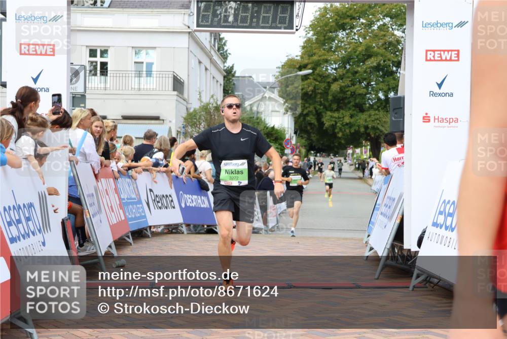 31.08.2025 - 21. Blankeneser Heldenlauf Strokosch-Dieckow http://msf.ph/oto/8671624 31.08.2025 10:53:17 Ziel 3371, 3636, 3272 meine-sportfotos.de