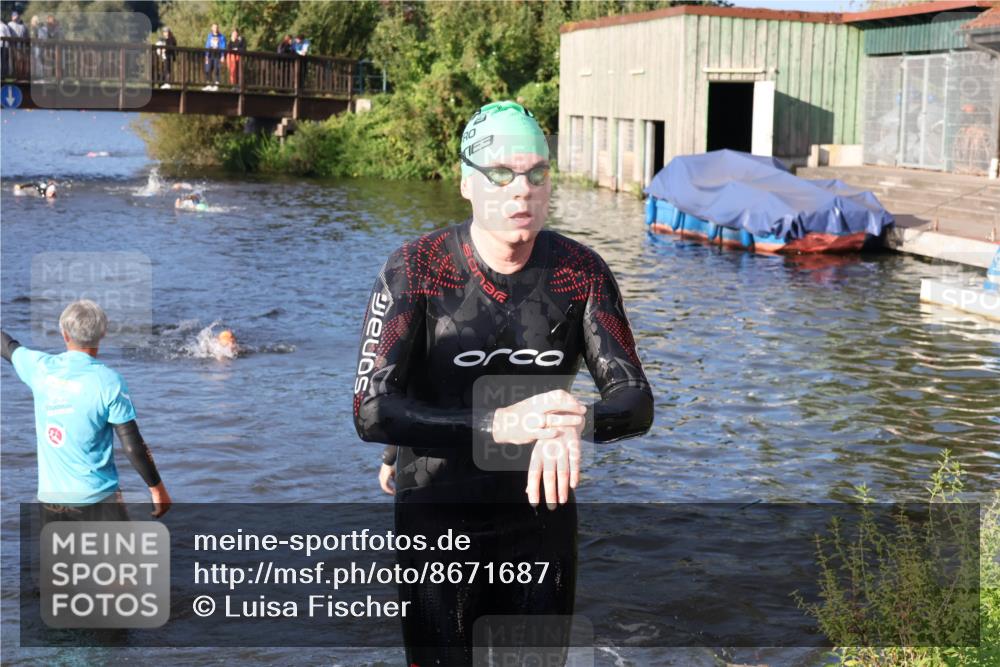 31.08.2025 - Elbe Triathlon Hamburg Luisa Fischer http://msf.ph/oto/8671687 31.08.2025 08:31:59 Schwimmen 216 meine-sportfotos.de