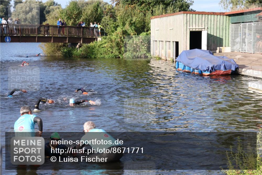 31.08.2025 - Elbe Triathlon Hamburg Luisa Fischer http://msf.ph/oto/8671771 31.08.2025 08:32:30 Schwimmen 225 meine-sportfotos.de