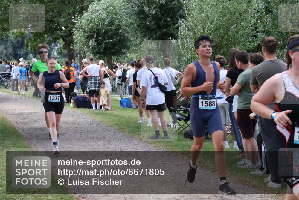 31.08.2025 - Elbe Triathlon Hamburg Luisa Fischer http://msf.ph/oto/8671805 31.08.2025 11:59:22 Laufen 1377, 1588, 1 meine-sportfotos.de