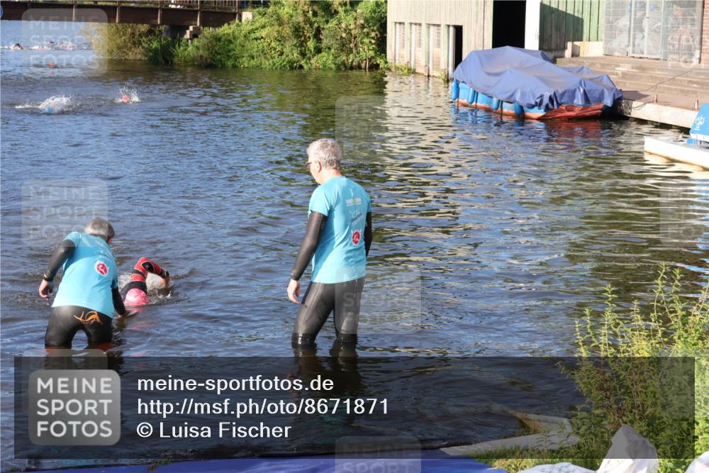 31.08.2025 - Elbe Triathlon Hamburg Luisa Fischer http://msf.ph/oto/8671871 31.08.2025 08:33:05 Schwimmen 192 meine-sportfotos.de