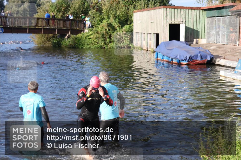 31.08.2025 - Elbe Triathlon Hamburg Luisa Fischer http://msf.ph/oto/8671901 31.08.2025 08:33:09 Schwimmen 192 meine-sportfotos.de