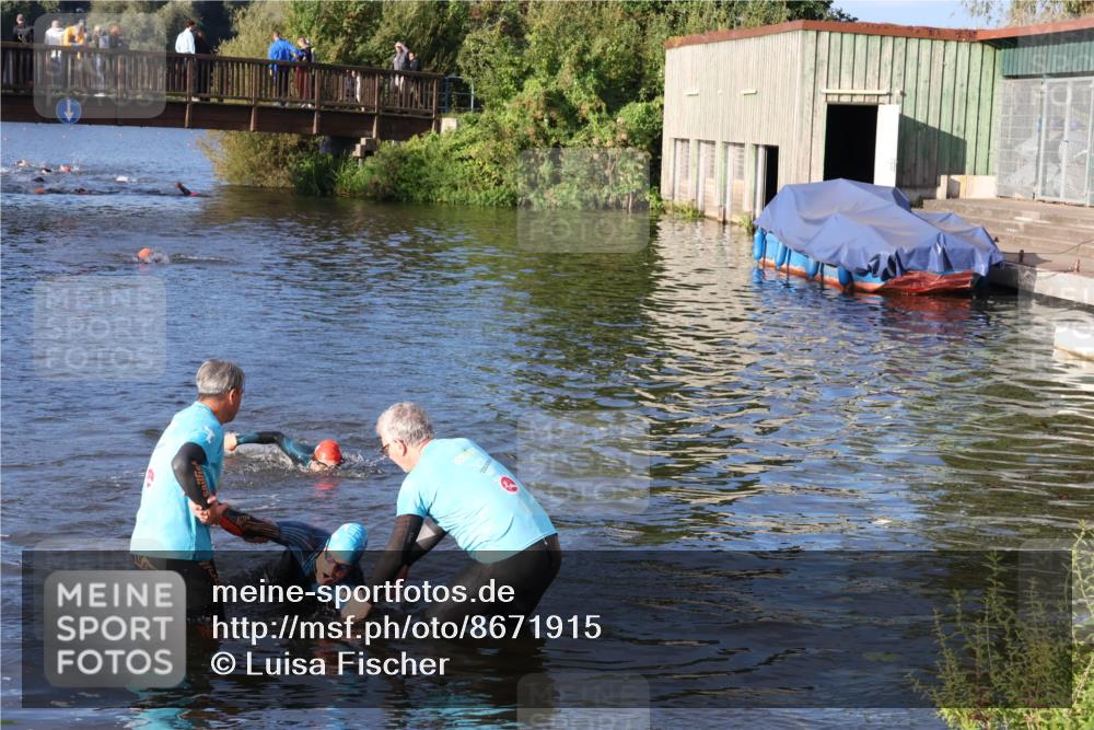 31.08.2025 - Elbe Triathlon Hamburg Luisa Fischer http://msf.ph/oto/8671915 31.08.2025 08:33:30 Schwimmen 195, 198 meine-sportfotos.de