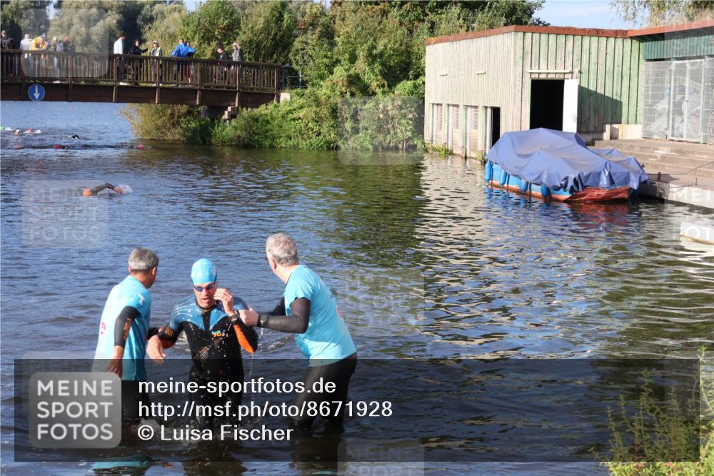 31.08.2025 - Elbe Triathlon Hamburg Luisa Fischer http://msf.ph/oto/8671928 31.08.2025 08:33:32 Schwimmen 195, 198 meine-sportfotos.de