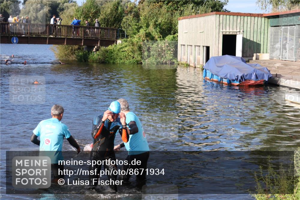 31.08.2025 - Elbe Triathlon Hamburg Luisa Fischer http://msf.ph/oto/8671934 31.08.2025 08:33:32 Schwimmen 195, 198 meine-sportfotos.de