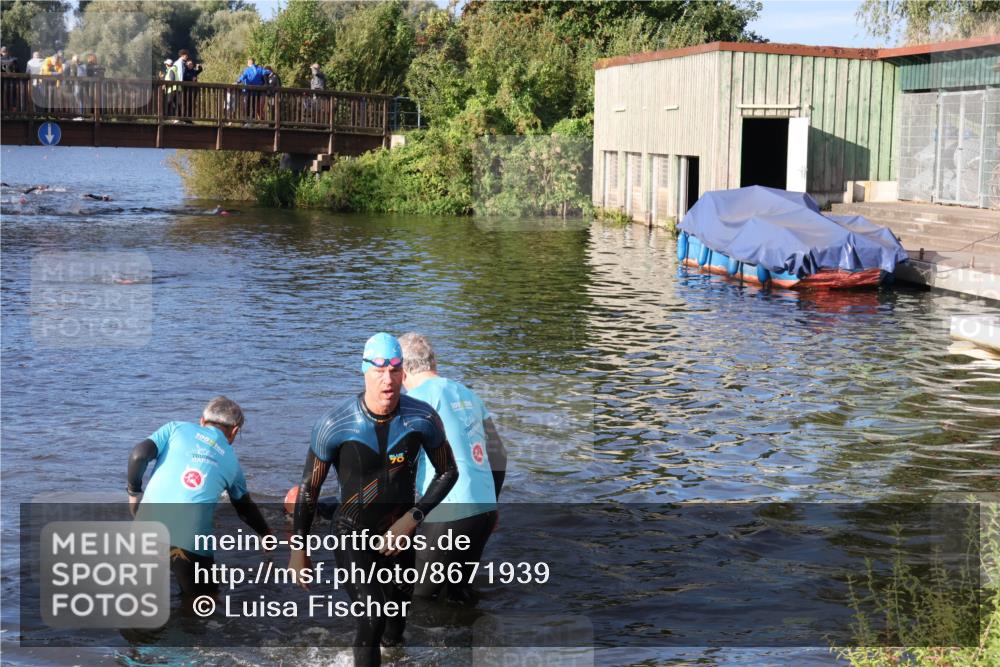 31.08.2025 - Elbe Triathlon Hamburg Luisa Fischer http://msf.ph/oto/8671939 31.08.2025 08:33:33 Schwimmen 195, 198 meine-sportfotos.de