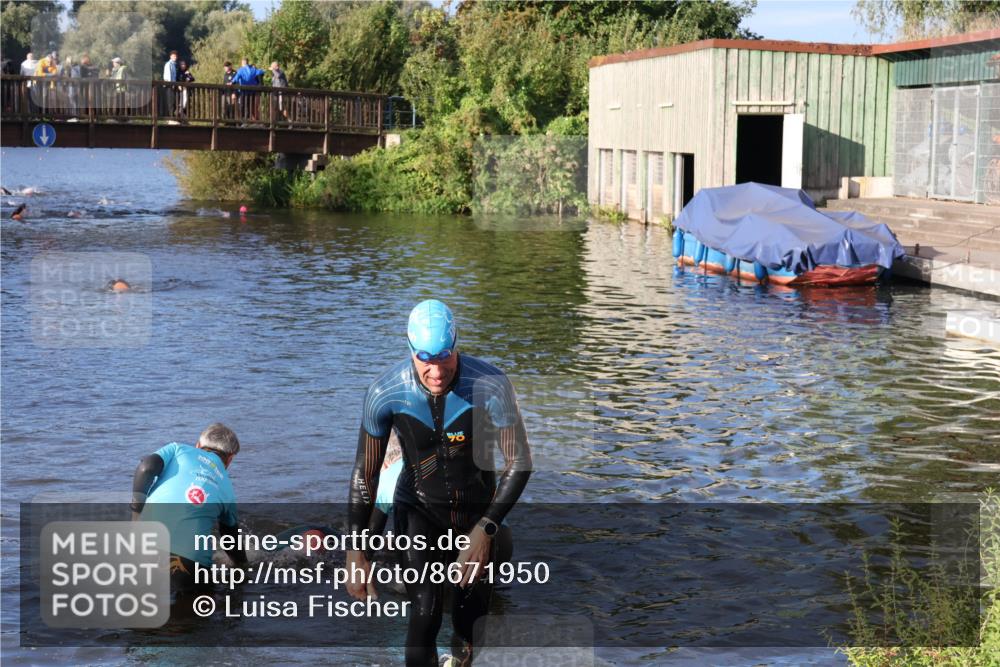 31.08.2025 - Elbe Triathlon Hamburg Luisa Fischer http://msf.ph/oto/8671950 31.08.2025 08:33:34 Schwimmen 195, 198 meine-sportfotos.de