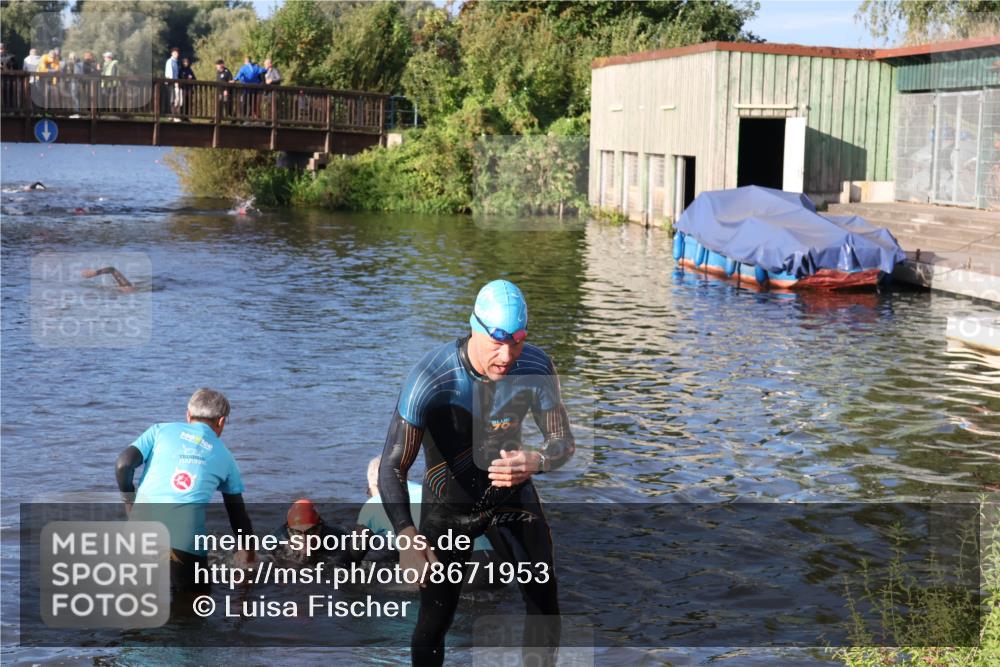 31.08.2025 - Elbe Triathlon Hamburg Luisa Fischer http://msf.ph/oto/8671953 31.08.2025 08:33:35 Schwimmen 195, 198 meine-sportfotos.de