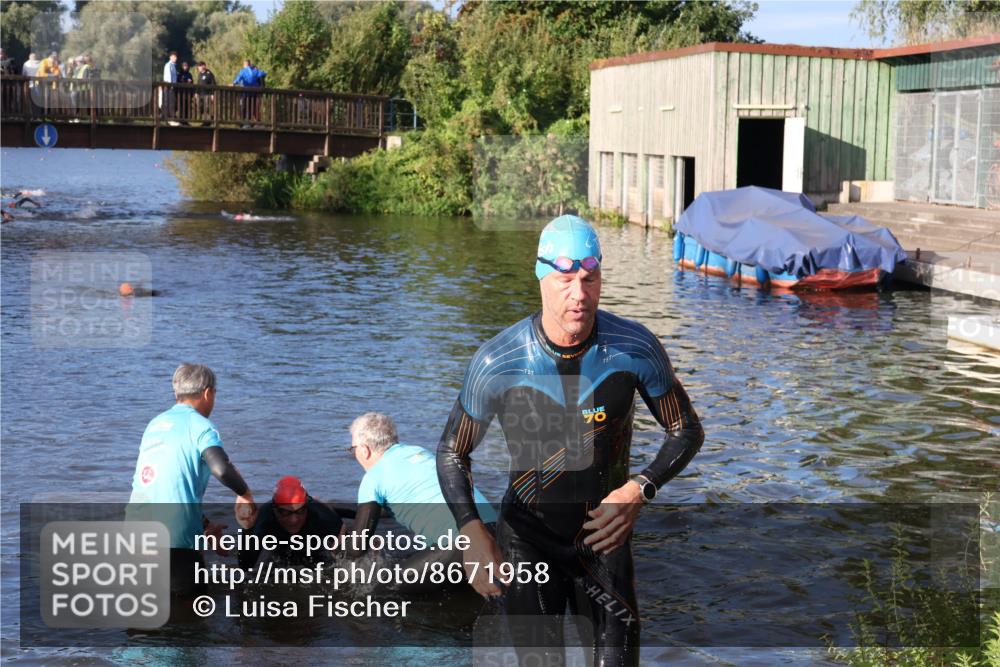 31.08.2025 - Elbe Triathlon Hamburg Luisa Fischer http://msf.ph/oto/8671958 31.08.2025 08:33:35 Schwimmen 195, 198 meine-sportfotos.de