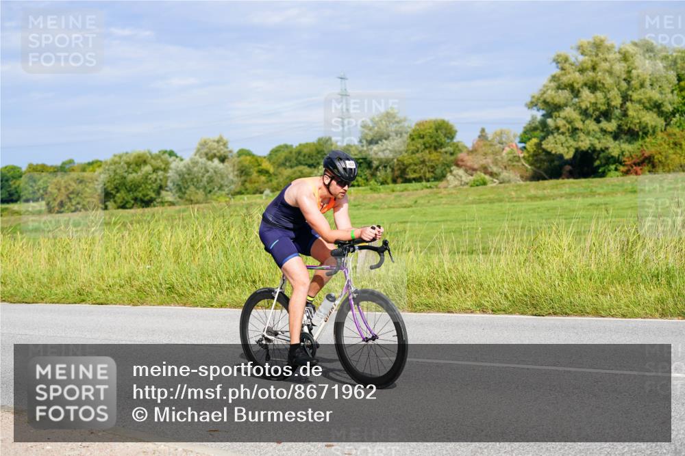 31.08.2025 - Elbe Triathlon Hamburg Michael Burmester http://msf.ph/oto/8671962 31.08.2025 10:03:59 Radfahren 422, 528, 577, 781, 856 meine-sportfotos.de